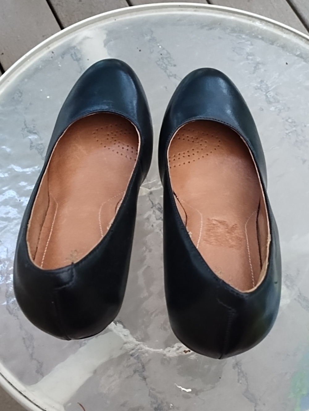 Clarks Classic Black Women's Pump - Sleek Leather Look - Picture 3 of 9